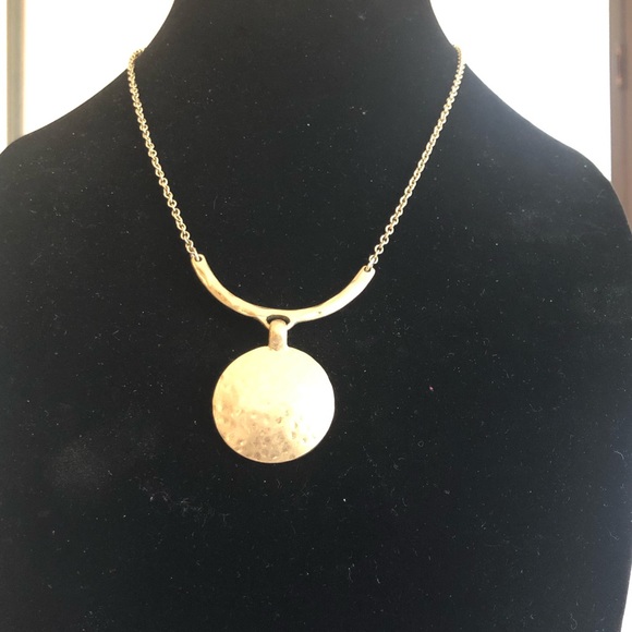 💜 2 /$2O Lia Sophia Gold Medallion Necklace